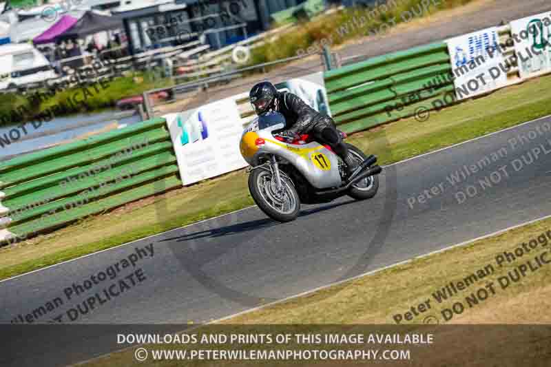 Vintage motorcycle club;eventdigitalimages;mallory park;mallory park trackday photographs;no limits trackdays;peter wileman photography;trackday digital images;trackday photos;vmcc festival 1000 bikes photographs